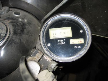 Измеритель количества топлива в баке.
