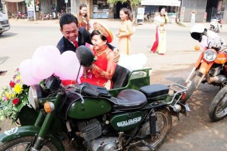 Во Вьетнаме прошла свадьба на 40 мотоциклах «Минск»
