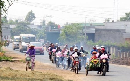 Во Вьетнаме прошла свадьба на 40 мотоциклах «Минск»